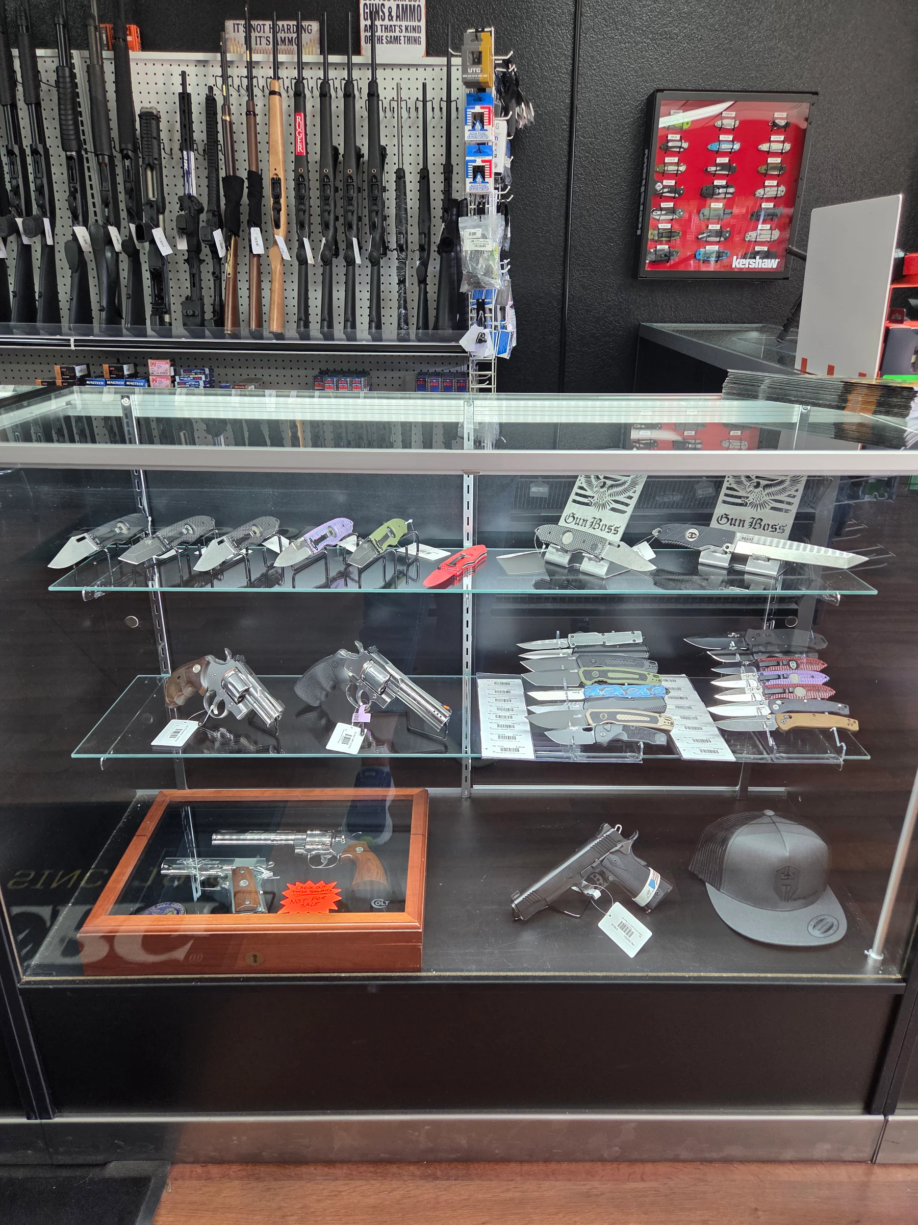 Knife and pistol display case at Gun Boss in Bullhead City, Arizona